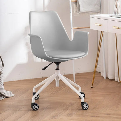 Chaise de bureau design et confortable sur roulettes