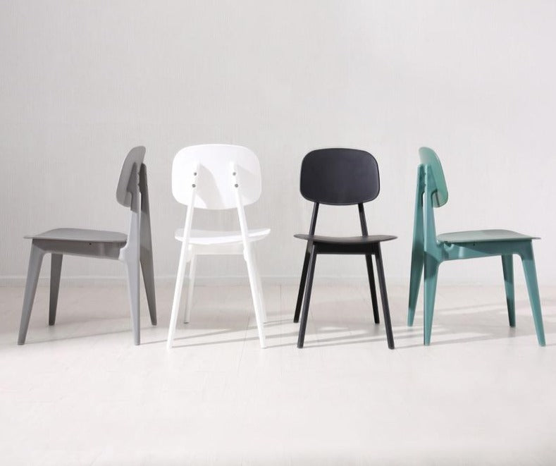 Chaise moderne en plastique épais avec dossier étroit pour salle à manger