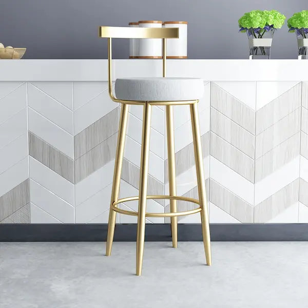 Tabouret de bar scandinave en métal doré mate avec dossier