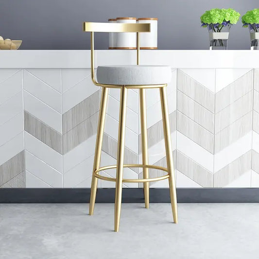 Tabouret de bar scandinave en métal doré mate avec dossier