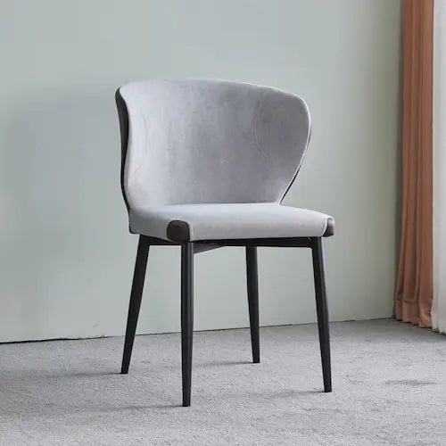 Chaise design pour salle à manger en suédine et métal à dossier large