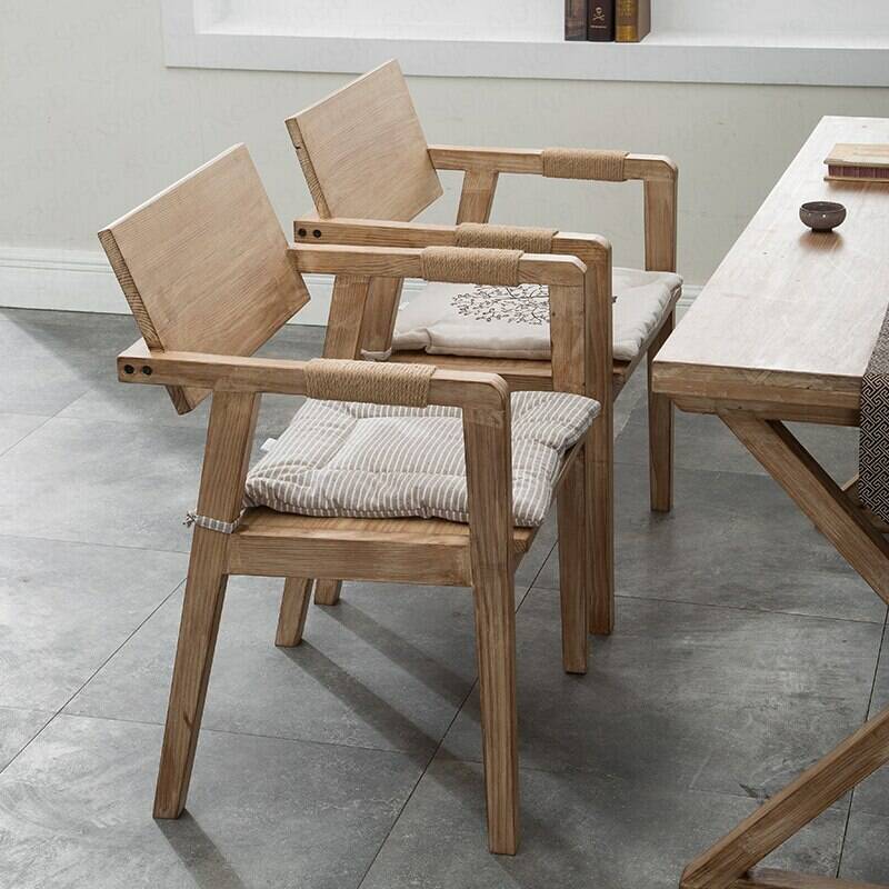 Chaise scandinave en bois clair brut