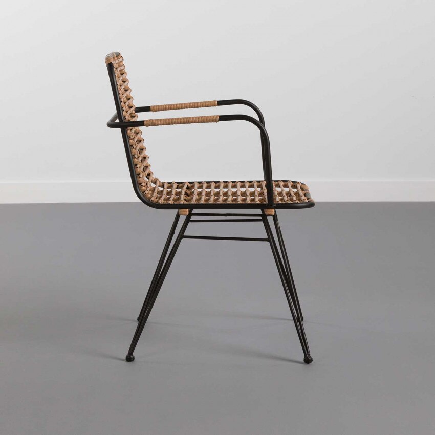 Chaise design en rotin et métal avec accoudoirs