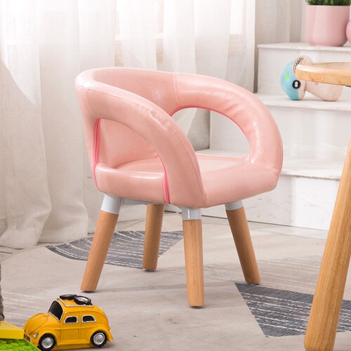 Chaise enfant scandinave avec accoudoirs et pieds en bois