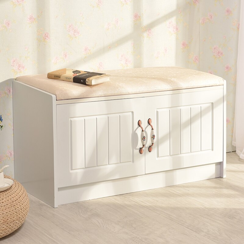 Banc de rangement en bois blanc avec portières de style