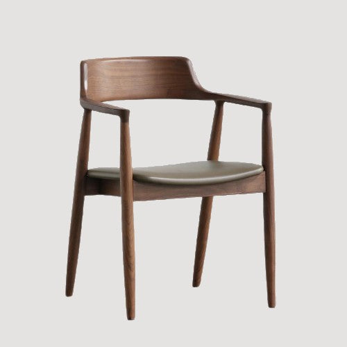 Chaise design en bois marron et cuir gris avec dossier et accoudoirs