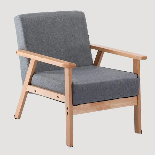 Chaise scandinave en tissu avec accoudoirs et large dossier