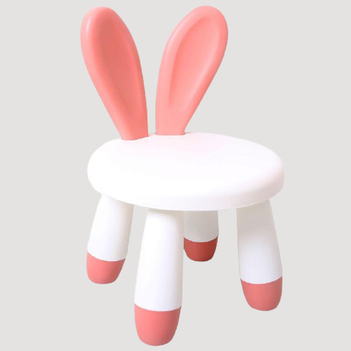 Chaise enfant en plastique avec dossier en forme d'oreilles roses de lapin