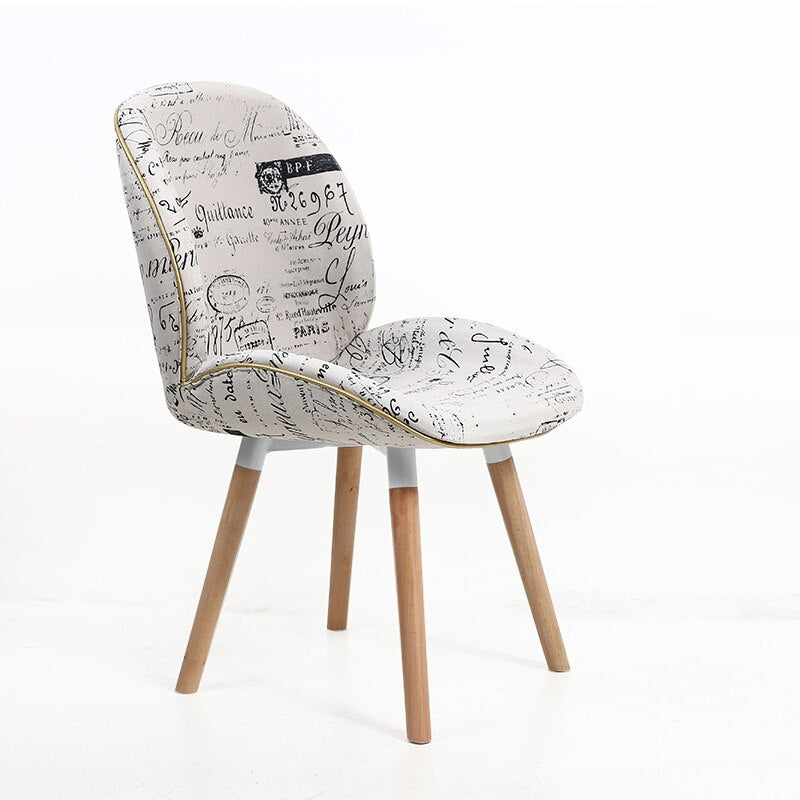 Chaise scandinave avec assise fauteuil confort et pieds en bois