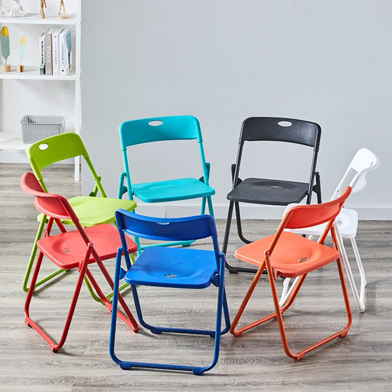 Chaise pliable en plastique renforcé de couleur