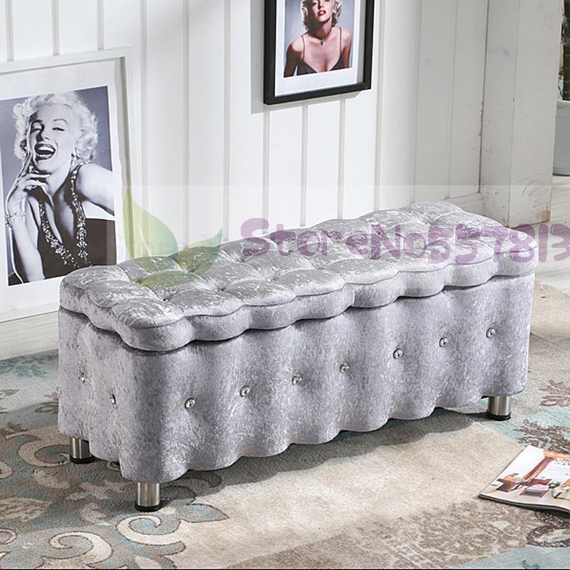 Banc de rangement en velours et métal de type coffre