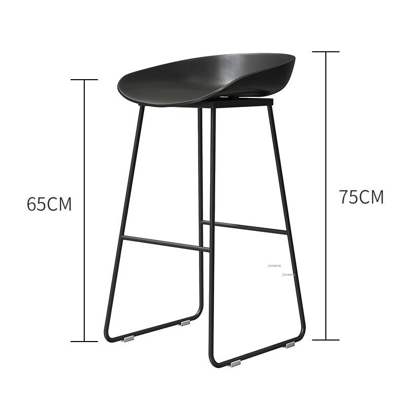 Tabouret de bar design scandinave noir