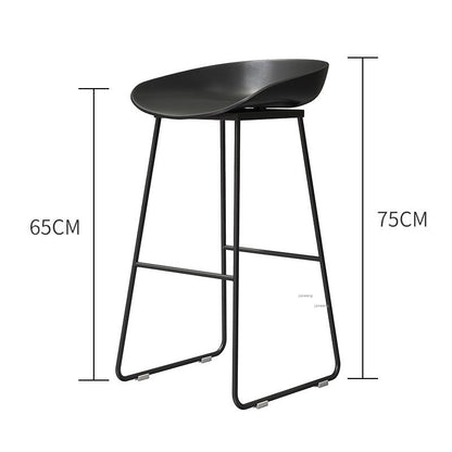 Tabouret de bar design scandinave noir