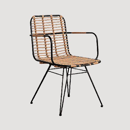 Chaise design en rotin et métal avec accoudoirs