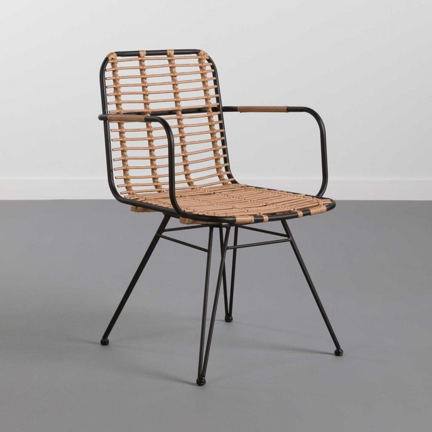 Chaise design en rotin et métal avec accoudoirs