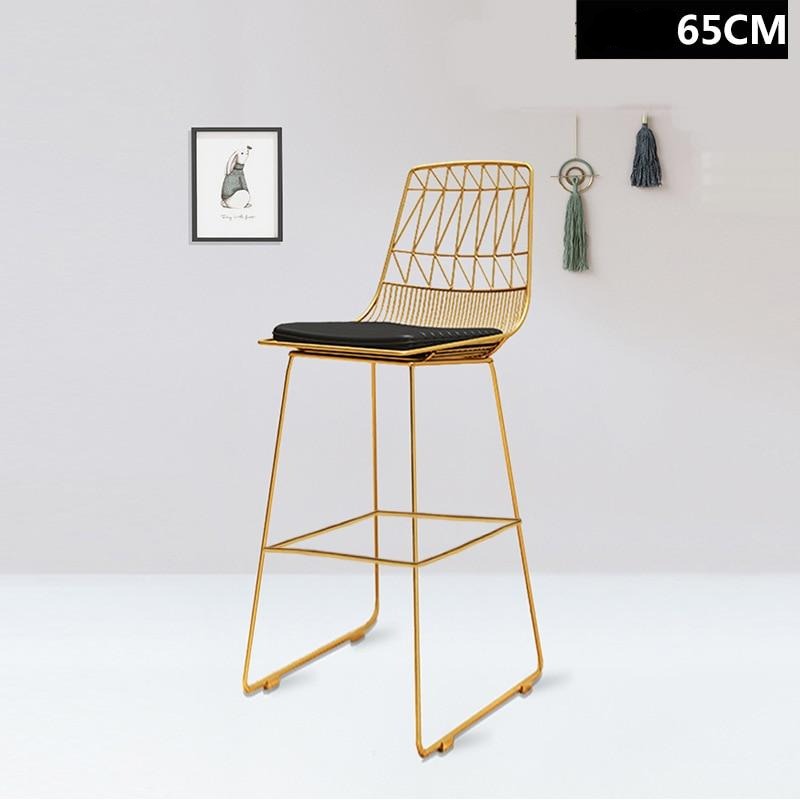 Chaise de bar design en métal de style géométrique