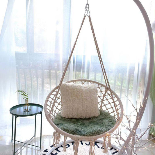 Chaise suspendue en corde de coton blanc cassé et franges