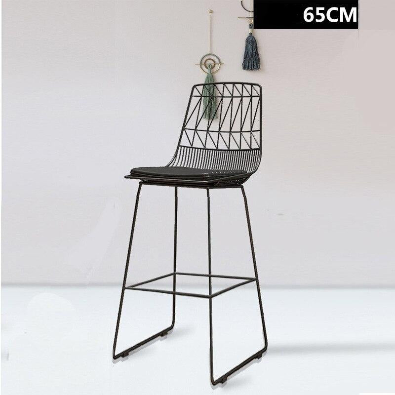 Chaise de bar design en métal de style géométrique