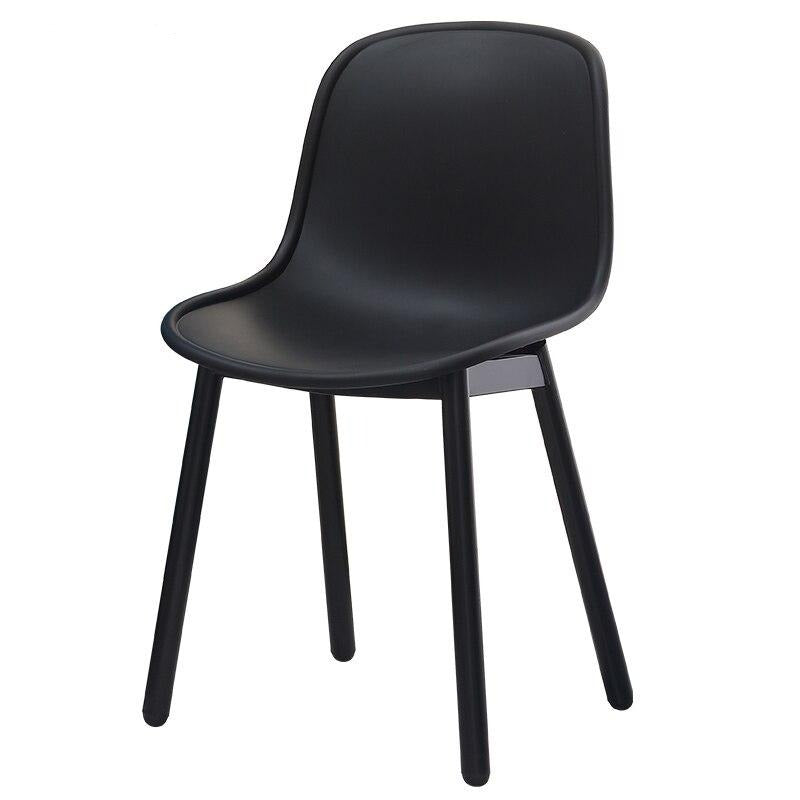 Chaise scandinave en métal et résine