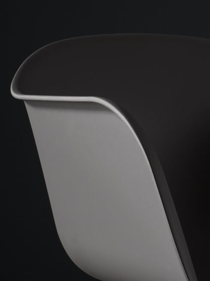 Chaise scandinave  design en plastique et acier sur roulettes