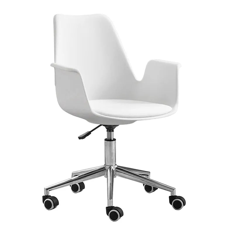 Chaise de bureau design et confortable sur roulettes