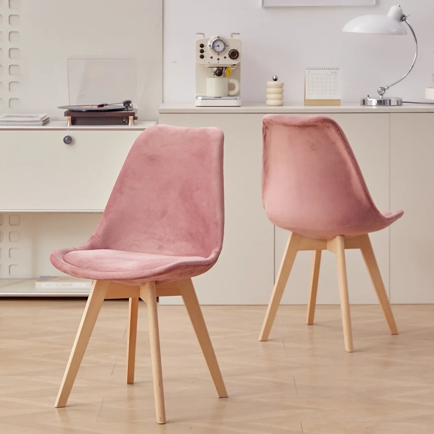 Chaise scandinave velours avec coussin d'assise et pieds en bois clair
