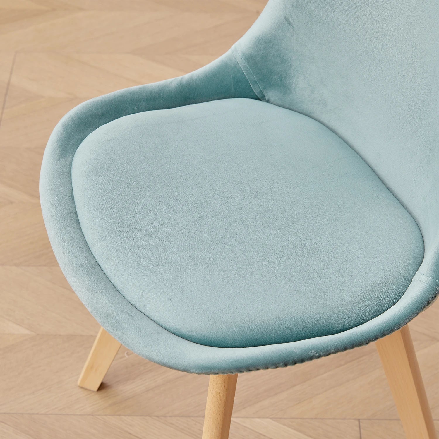 Chaise scandinave velours avec coussin d'assise et pieds en bois clair