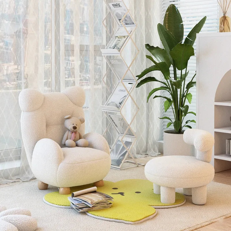 Fauteuil scandinave bouclette blanc cassé pieds en bois boule BEARY
