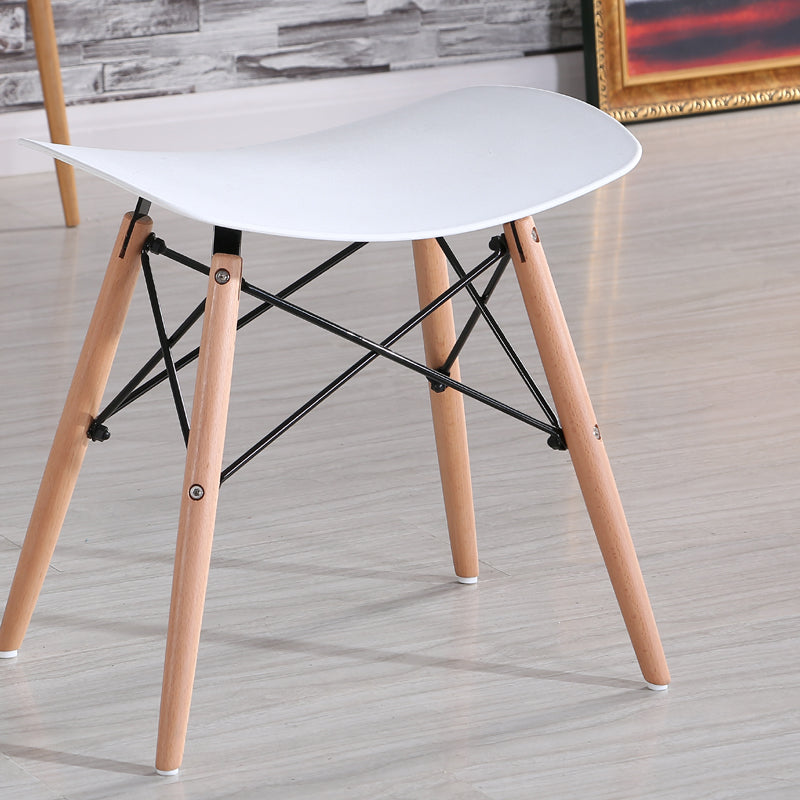 Tabouret scandinave en bois avec assise incurvée blanche