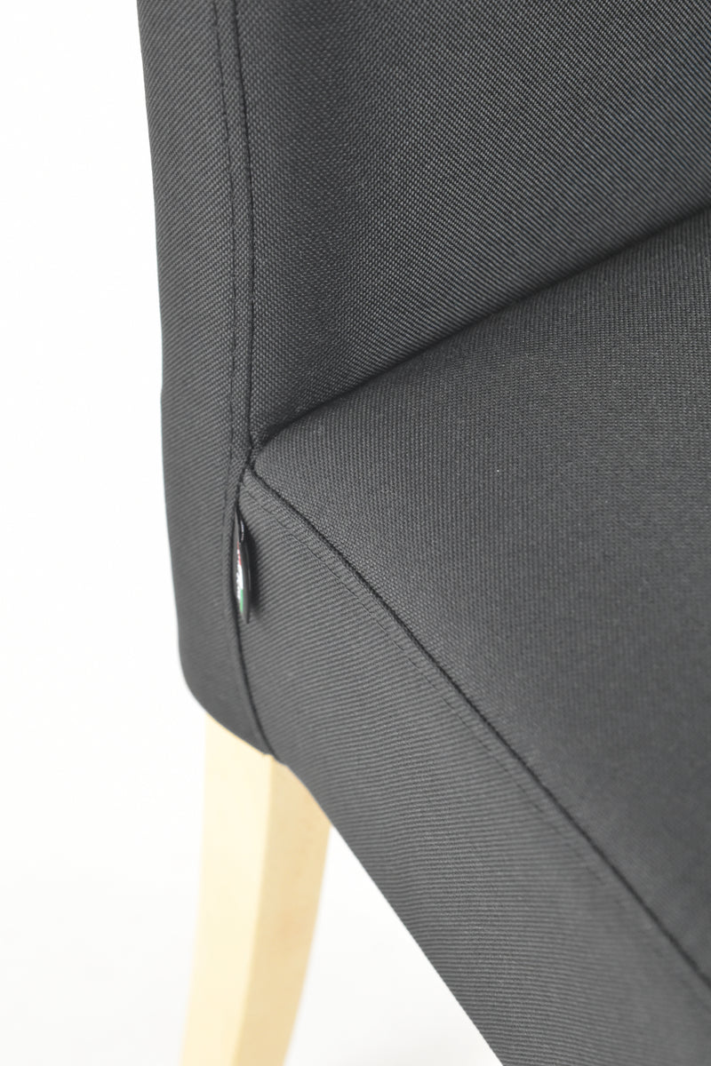 Chaise moderne  en tissu noir et bois  (lot de 4)
