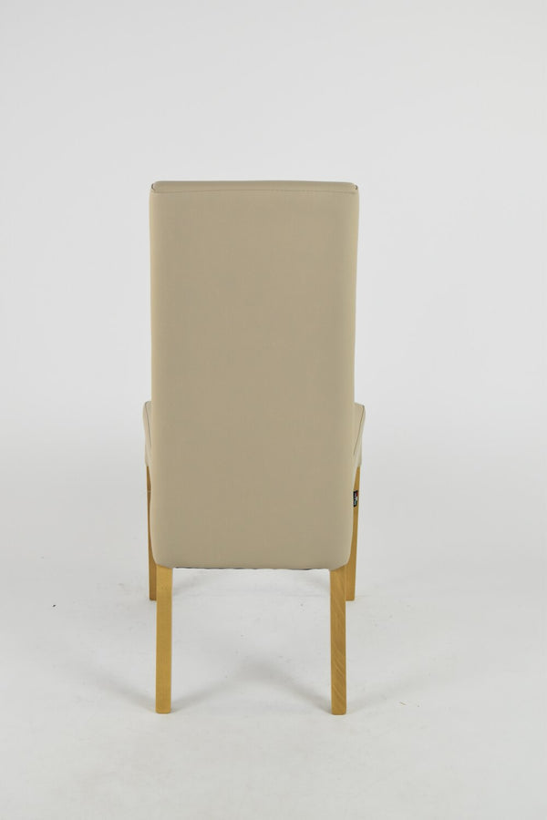 Chaise moderne avec dossier haut en similicuir beige et pieds en bois par lot de 4
