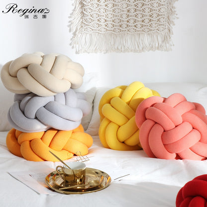 Coussin en forme de noeud