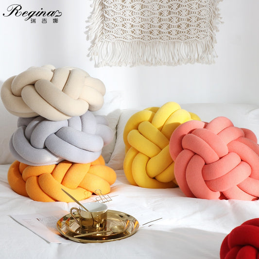Coussin en forme de noeud