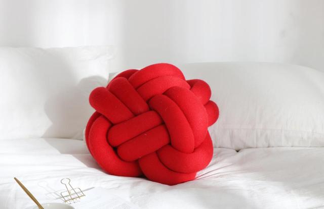 Coussin en forme de noeud