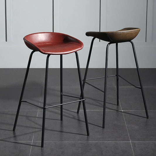 Tabouret de bar design nordique avec pieds en métal noir