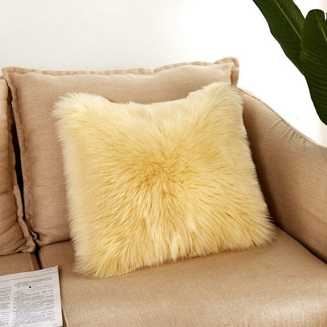 Coussin carré taie en fourrure synthétique