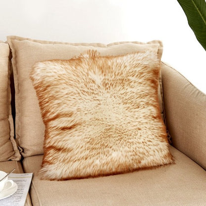 Coussin carré taie en fourrure synthétique