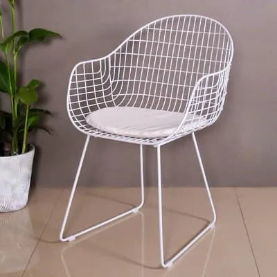 Chaise design scandinave en métal grillagé