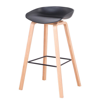 Tabouret de bar nordique en bois clair et assise résine