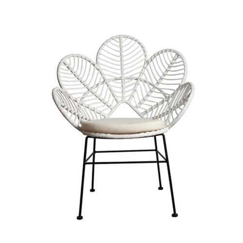 Chaise moderne en bois et rotin avec dossier pétales