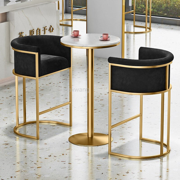 Chaise de bar design en métal doré et assise fauteuil en velours