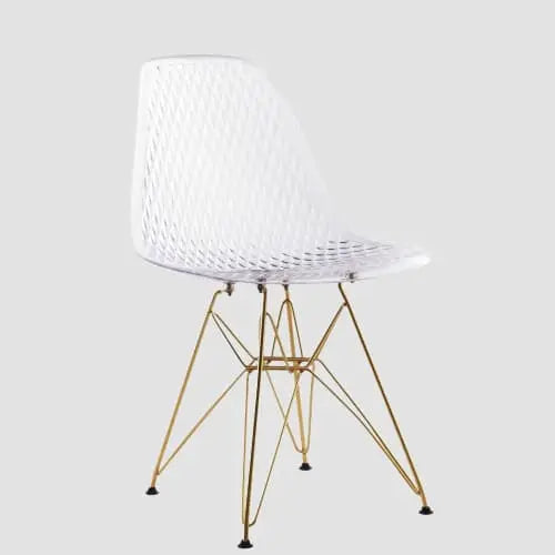 Chaise design scandinave avec pieds en métal doré et assise transparente