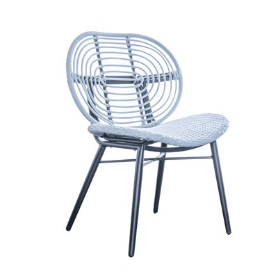 Chaise en rotin assise large et armature en métal