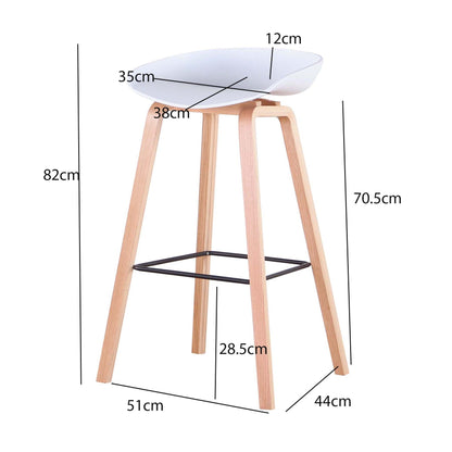 Tabouret de bar nordique en bois clair et assise résine
