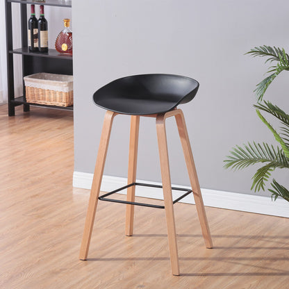 Tabouret de bar nordique en bois clair et assise résine