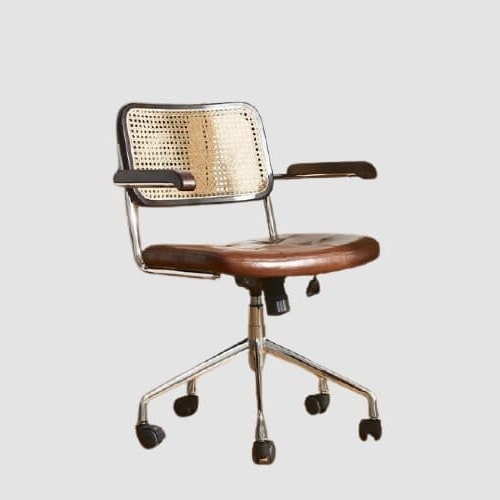 Chaise de bureau vintage en cuir et rotin sur roulettes