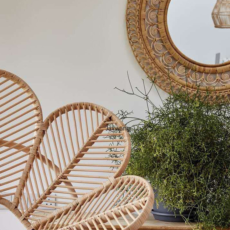 Chaise moderne en bois et rotin avec dossier pétales