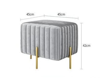 Banc design en velours et pieds en métal doré fins