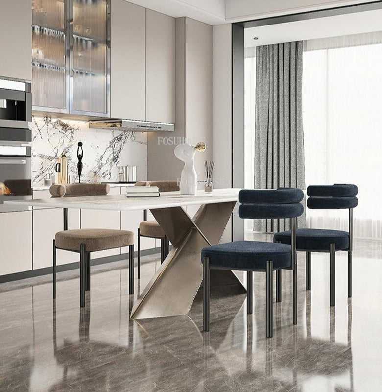 Chaise design italien en métal et velours avec dossier semi circulaire