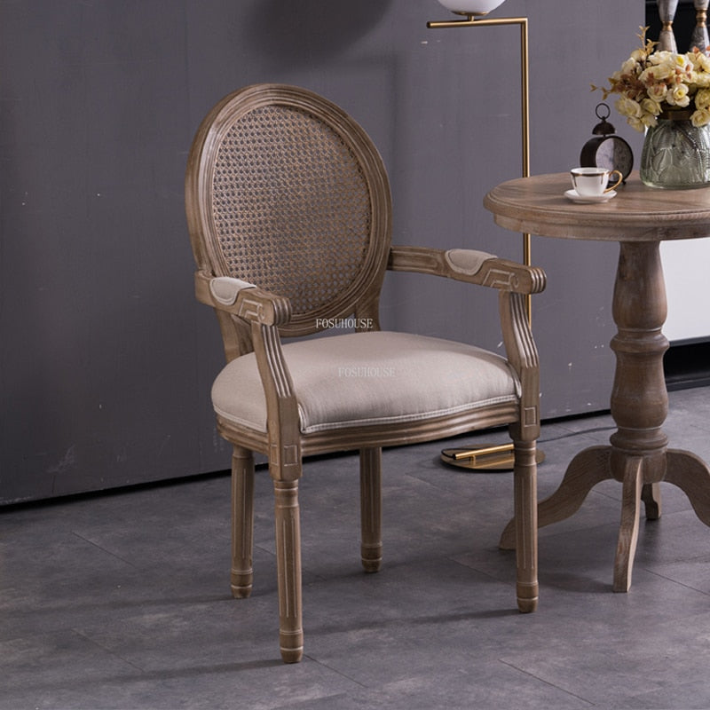 Chaise médaillon empereur en bois et rotin avec accoudoirs